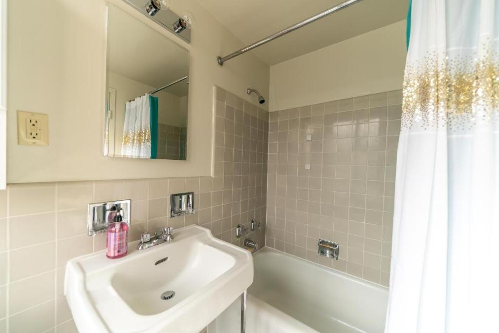 Spacious Charming Condo With Great Views Near The Grove Los Angeles Bagian luar foto